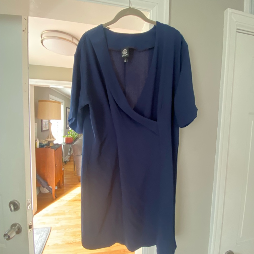 Cute navy dress!